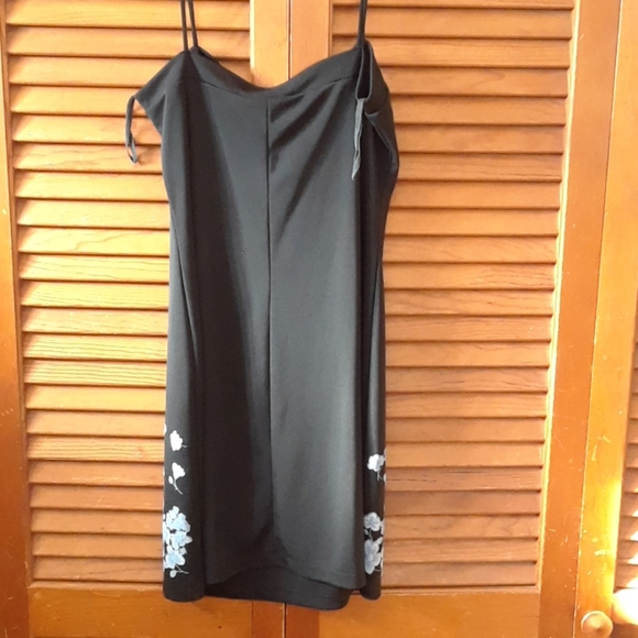 Status Collection Dress - Picture 3 of 4